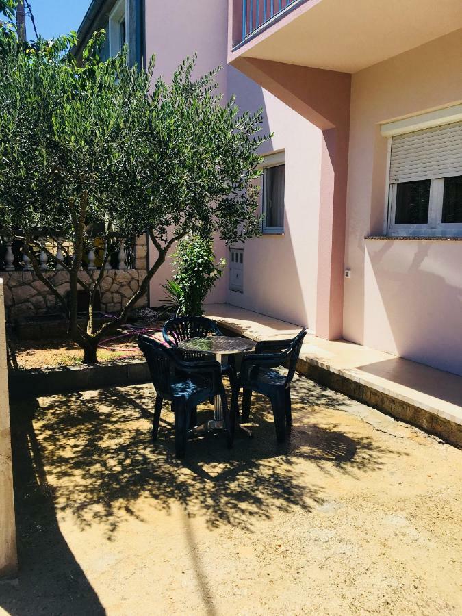 Dama Apartment Обровац Екстериор снимка